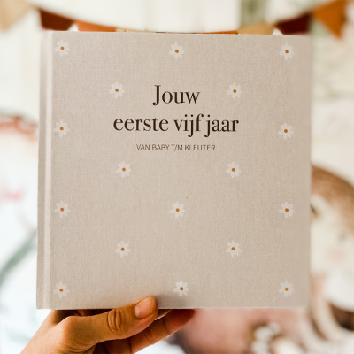 Opgroeiboek 'Jouw eerste vijf jaar' | madelief | linnen