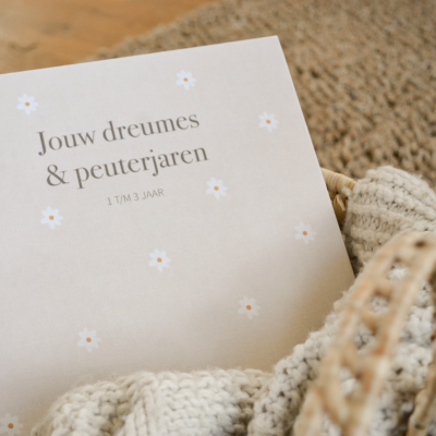 Opgroeiboek 'Jouw dreumes & peuterjaren' | madelief | linnen
