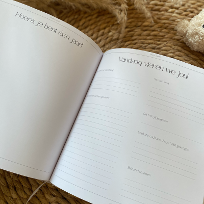 Babyboek 'Jouw 1e jaar' neutraal | Writemoments