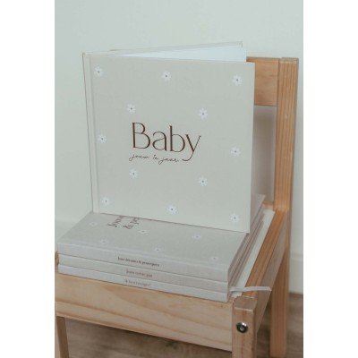 Babyboek 'Jouw 1e jaar' madelief | Writemoments