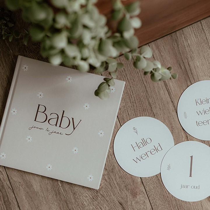 Babyboek 'Jouw 1e jaar' madelief | Writemoments