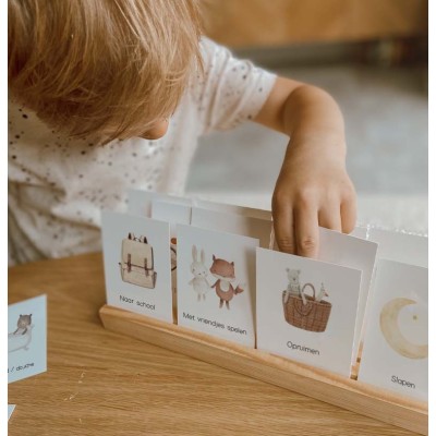 Houten standaard voor dagritmekaarten | Writemoments