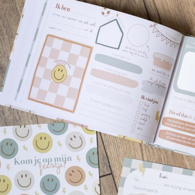 Vriendenboekje smiley, het | schrijven, tekenen & kleuren