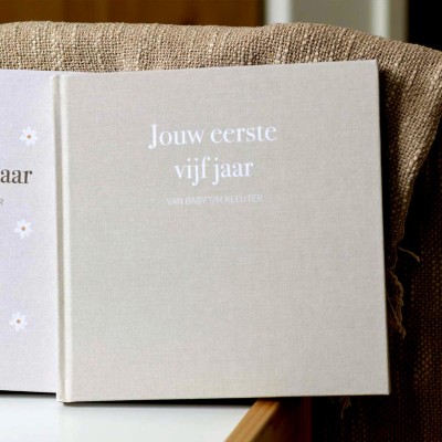 Opgroeiboek 'Jouw eerste vijf jaar' | neutraal | linnen