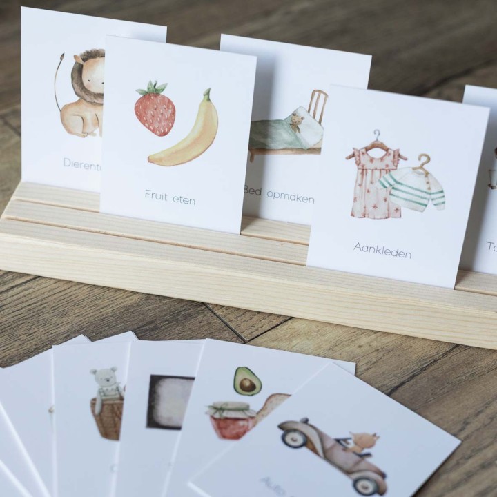 Houten standaard voor dagritmekaarten | Writemoments