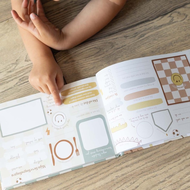 Vriendenboekje smiley, het | schrijven, tekenen & kleuren