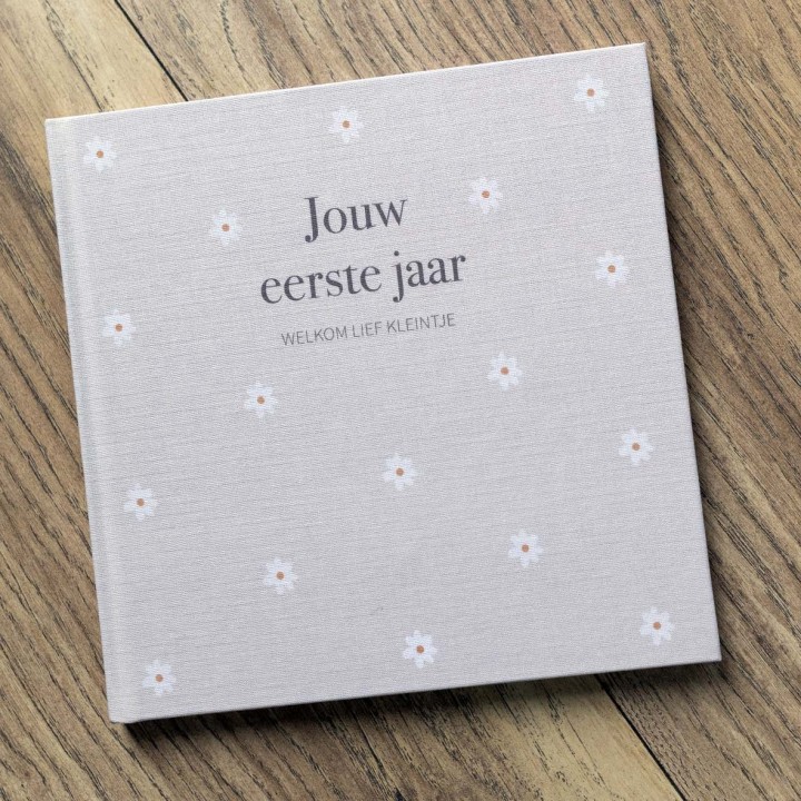 Babyboek 'Jouw eerste jaar' | madelief | linnen