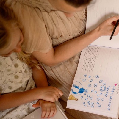 Opgroeiboek 'Jouw kinderjaren' | madelief | linnen